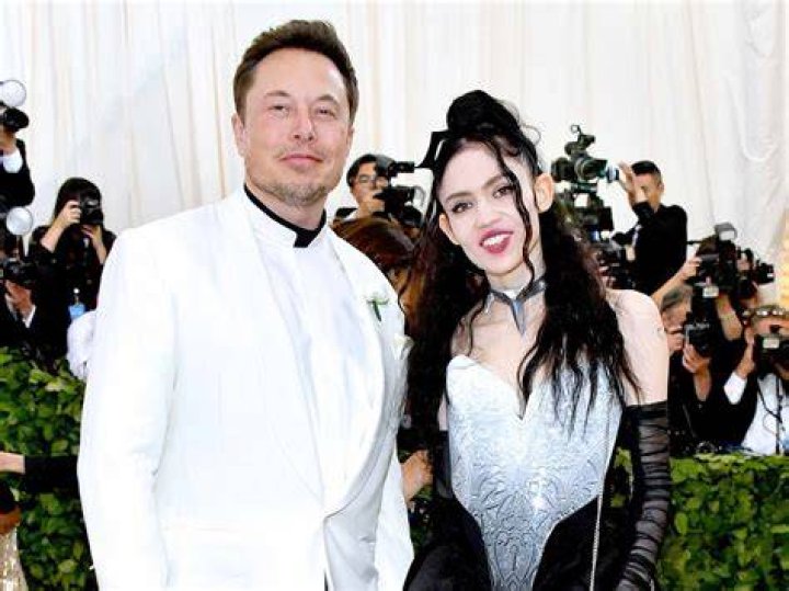 Are Elon Musk and Grimes Dating? POPSUGAR Celebrity UK Photo 5