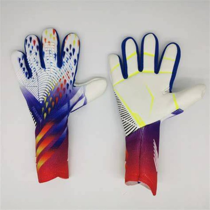 Delfina Su&aacute;rez en 2023 Guantes de portero adidas, Famosas guapas, Famosos