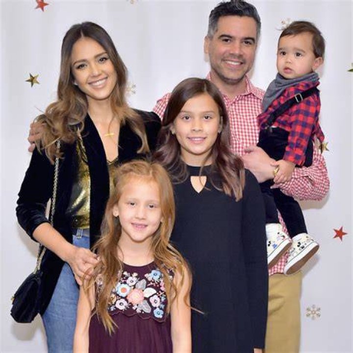 Jessica Alba With Her Family at LAX Airport, December 2014 &bull; CelebMafia