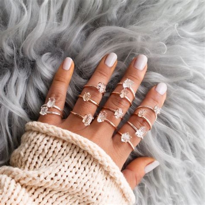 Kimer&uuml;l&eacute;s Koordin&aacute;ta &ouml;zvegy 7 rings ariana grande tattoo Kev&eacute;sb&eacute;