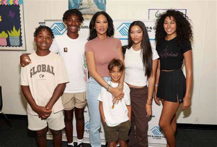 Kimora Lee Simmons Joined by All 5 of Her Kids at Back to School Event