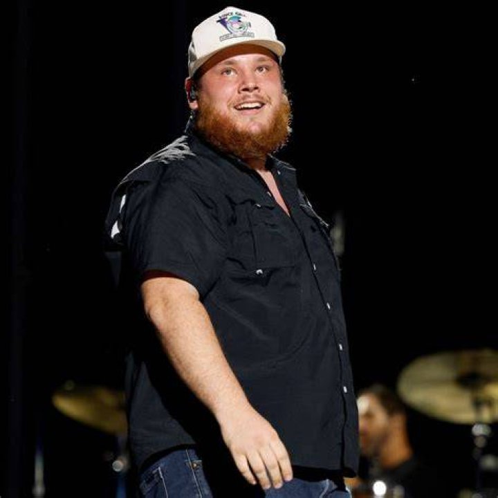 Luke Combs On &lsquo;Growin&rsquo; Up&rsquo; After Country&rsquo;s Unlikely Overnight