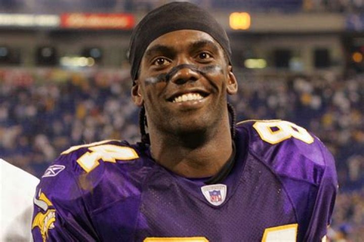 NFL veteran Randy Moss returns to football in Charlotte